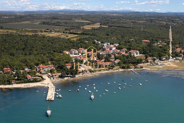 Istria, Karigador, building plot 7808m2, 300m from the sea, investment construction of apartments, holiday villas