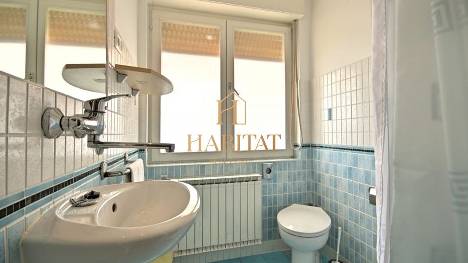House 700 m2 with swimingpool,330 m near the sea.,12 appartments (4 studio appartments)