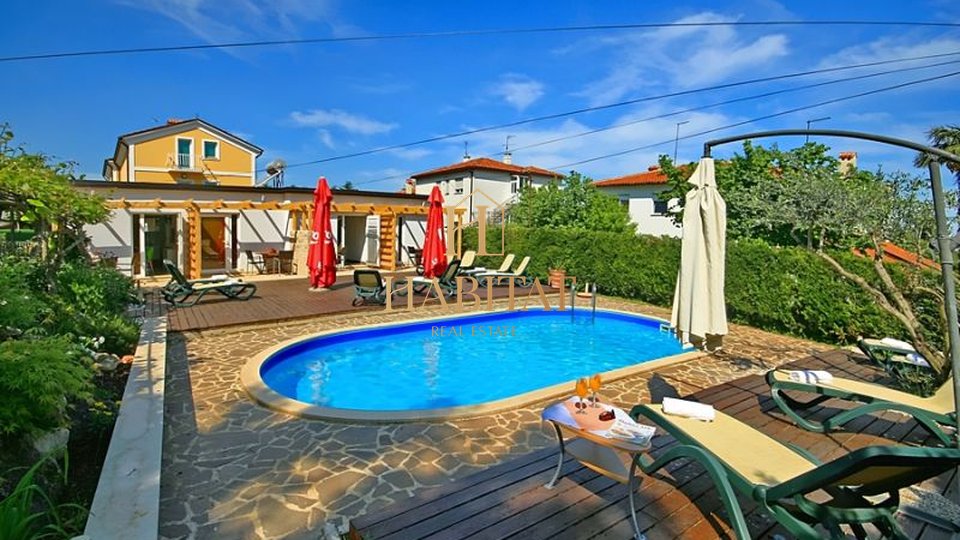 House 700 m2 with swimingpool,330 m near the sea.,12 appartments (4 studio appartments)