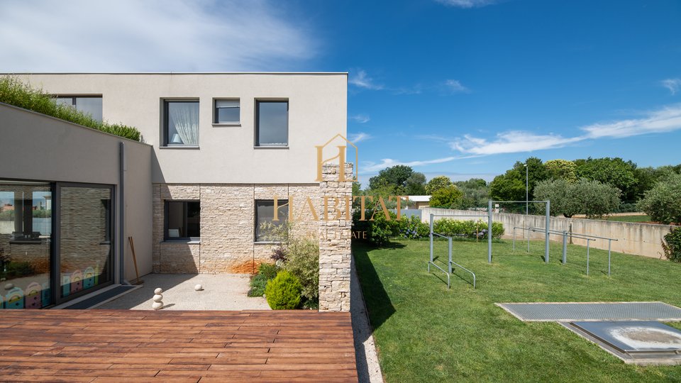 House, 202 m2, For Sale, Zambratija