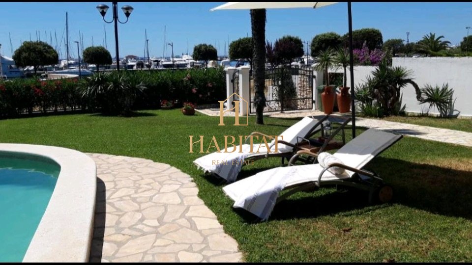 House, 430 m2, For Sale, Umag