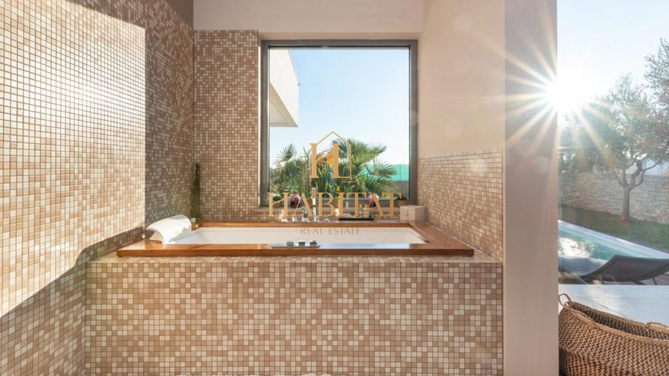 Samostojeća urbana villa od 350m2 korisne površine u Vodnjanu prodaje se