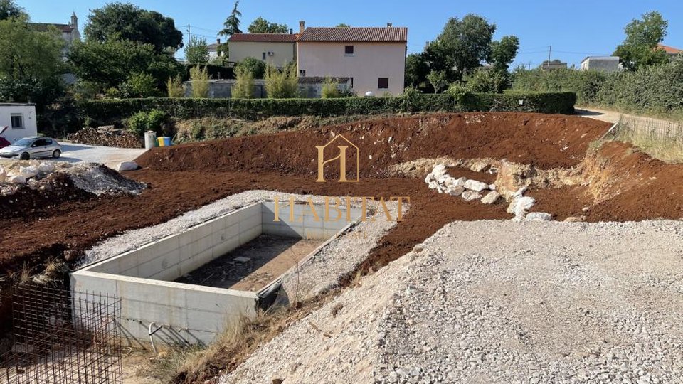 Građevinsko zemljište Marčana  1005 m2 započeta gradnja