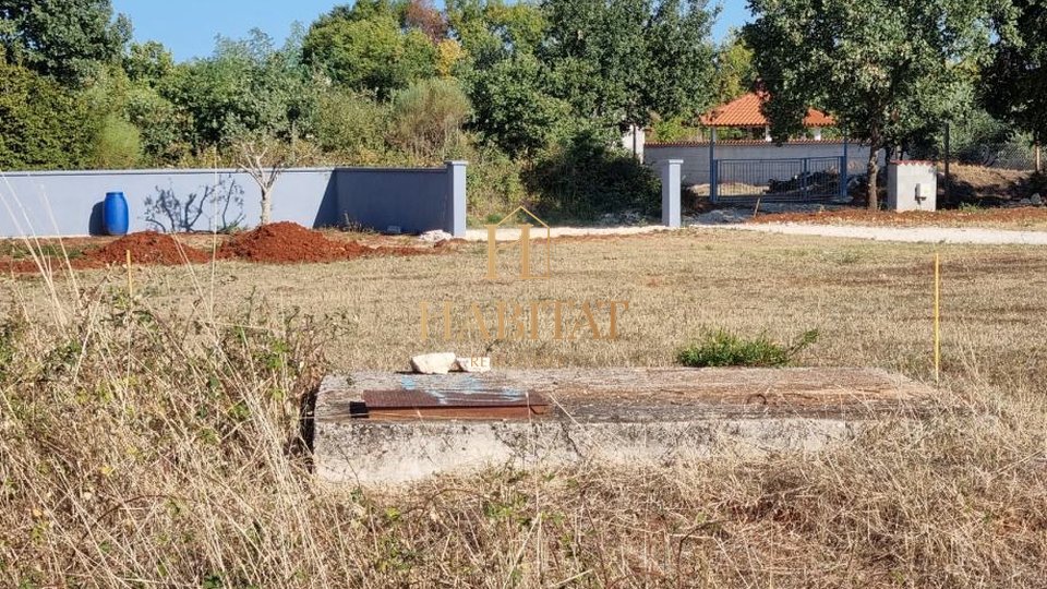 Land, 1000 m2, For Sale, Pula
