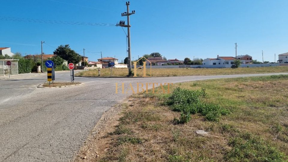 Land, 1000 m2, For Sale, Pula