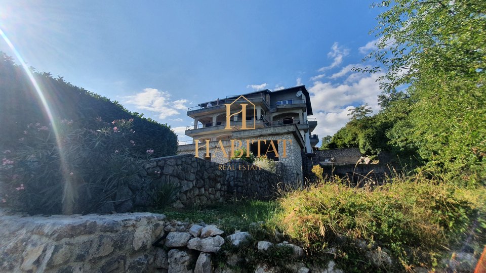 House, 680 m2, For Sale, Opatija - Poljane