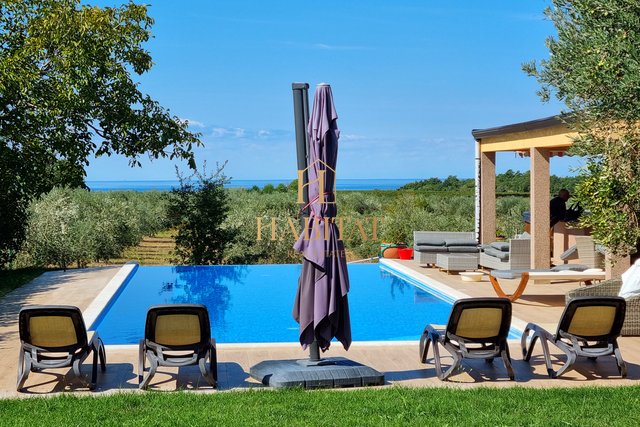LUXUSVILLA mit Pool, Blick auf das Meer und Olivenhaine, Novigrad