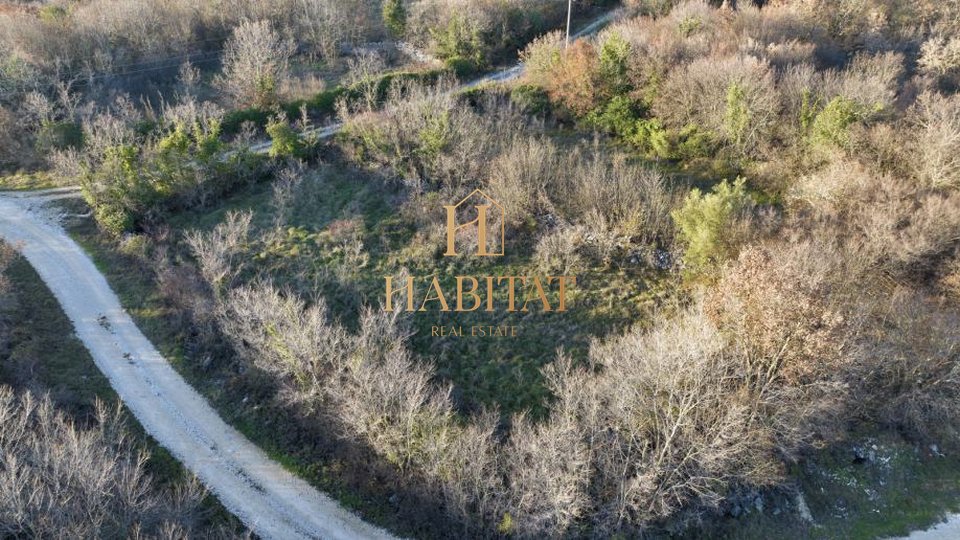 Istrien, Kanfanar, Mrgani, Baugrundstück, 677 m2, 20 km von Rovinj entfernt, zu verkaufen