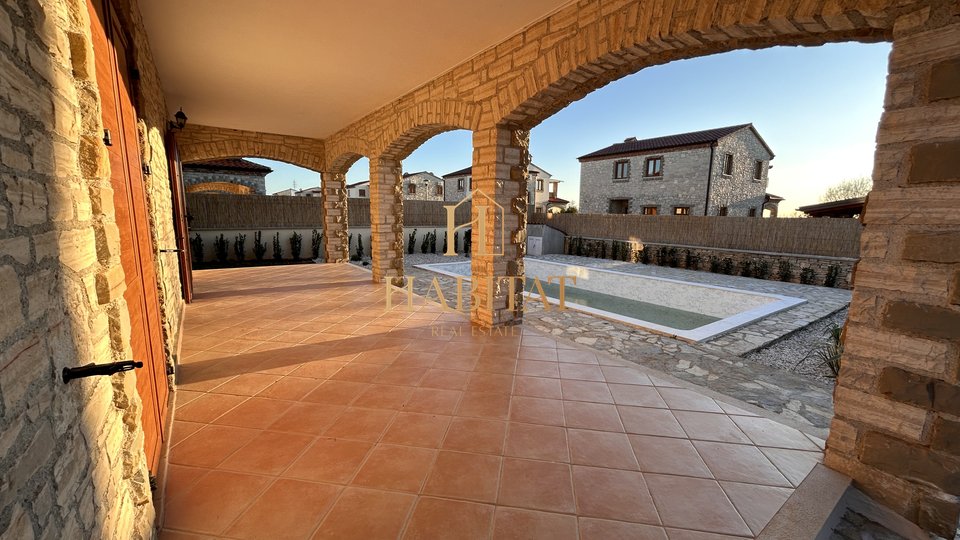 Istra, Svetvinčenat, luksuzna kamnita vila, 4 spalnice, 154 m2, bazen, vrt, pogled na morje