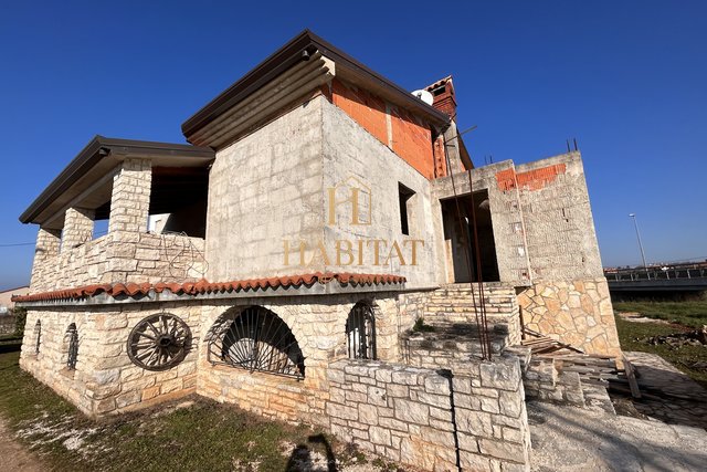 House, 448 m2, For Sale, Umag