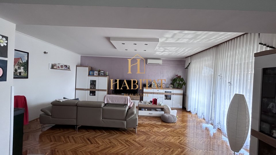 House, 330 m2, For Sale, Novigrad