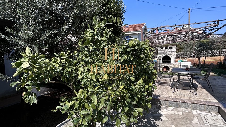 Istra, Novigrad, samostojna hiša, 330 m2, vrt 600 m2, prodamo