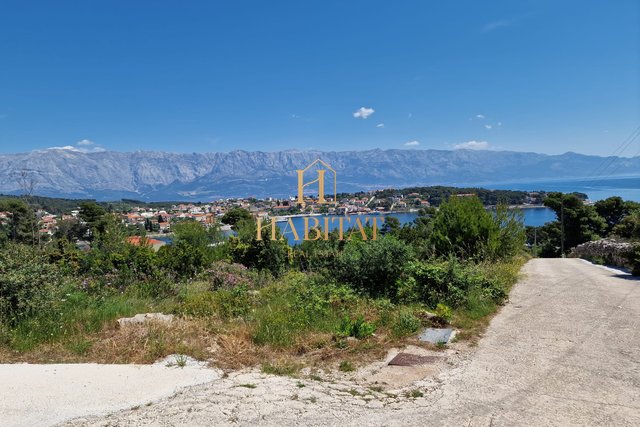 Dalmatien, Sumartin, Baugrundstück 817m2, alle Infrastruktur, Meerblick, 100m vom Meer entfernt