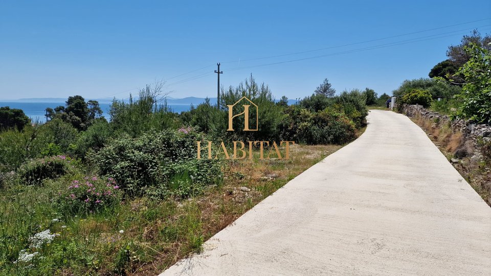 Dalmatien, Sumartin, Baugrundstück 781m2, ganze Infrastruktur, Meerblick, 100m vom Meer entfernt