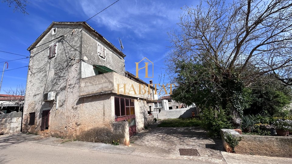 Istrien, Kaštelir, Haus 150m2, Grundstück 545m2, zusätzlich zwei weitere Häuser RUINEN, Meerblick