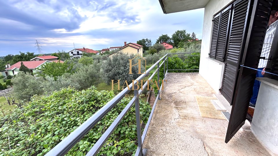 Istra, Umag, Marija Na Krasu, hiša 420m2 s terasami, vrt 1644m2, 2 garaži, pogled na morje