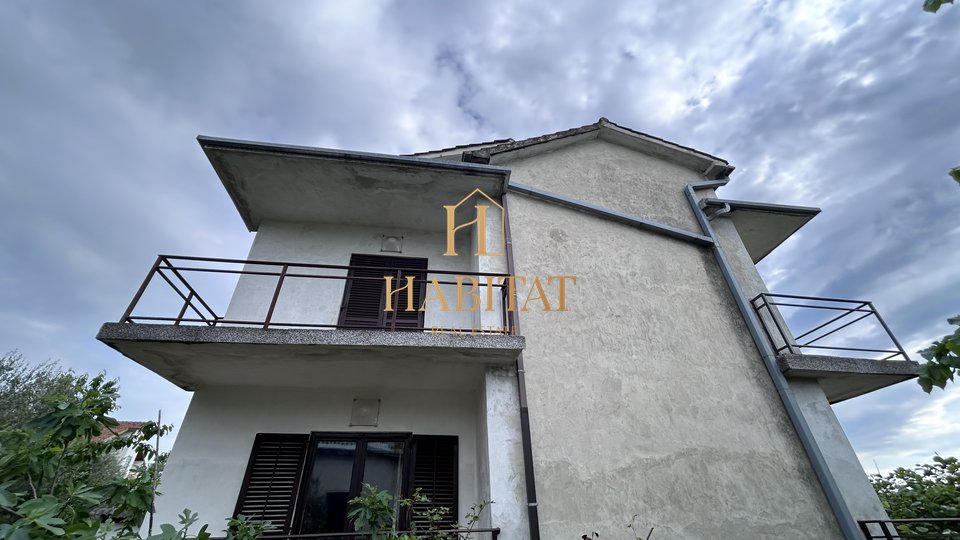 Istra, Umag, Marija Na Krasu, hiša 420m2 s terasami, vrt 1644m2, 2 garaži, pogled na morje