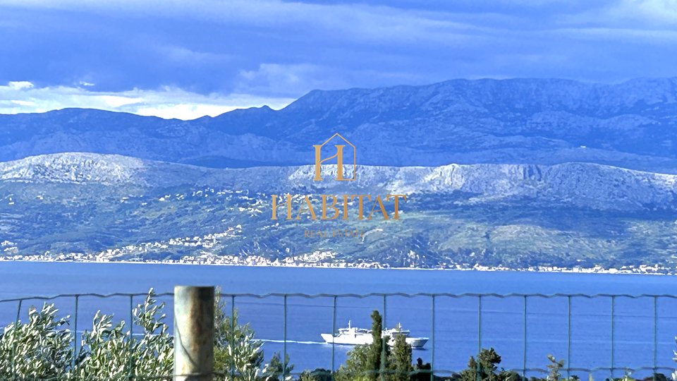 Dalmacija, Supetar, Kuca 110m2, 1300 m2 gradjevinska parcela , otvoren pogled na more