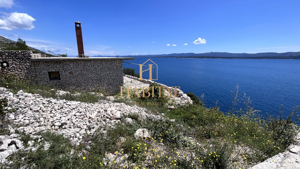 Otok Brac , Vela Farska , 40m do mora , gradjevinska parcela 909m2 sa projektom , gradjevinska dozvola , jedinstvena pozicija