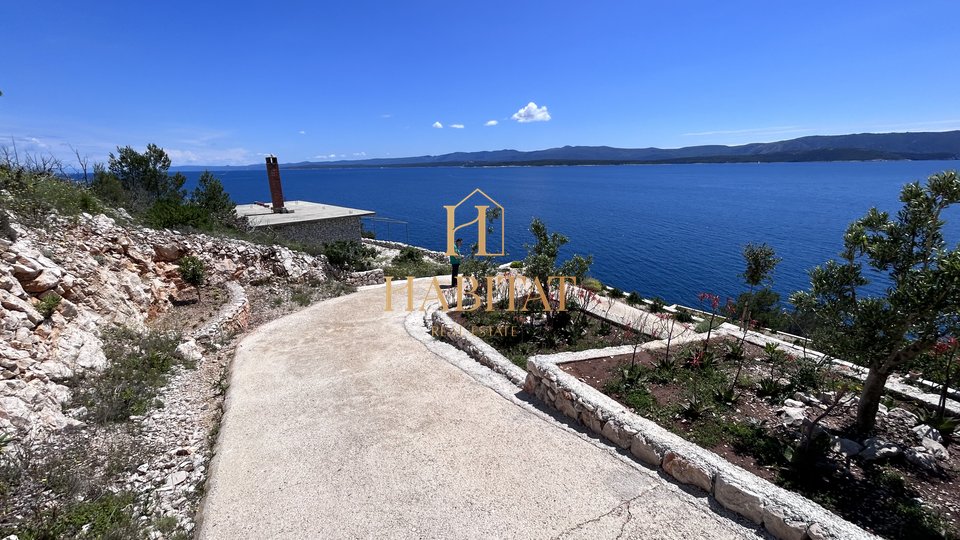 Insel Brac, Vela Farska, 40 m zum Meer, Baugrundstück 909 m2 mit Projekt, Baugenehmigung, einzigartige Lage