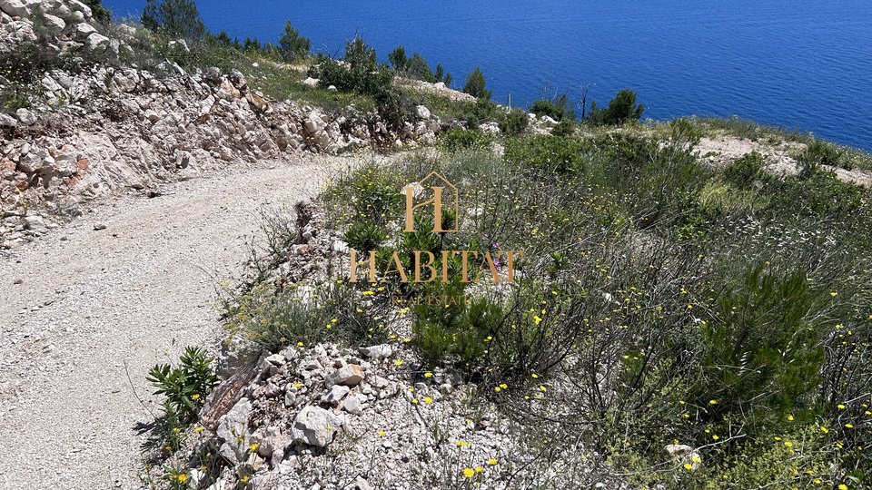 Dalmatien, Brac, Vela Farska, 90m zum Meer, Baugrundstück 836m2 mit Projekt, Baugenehmigung , TOP LAGE