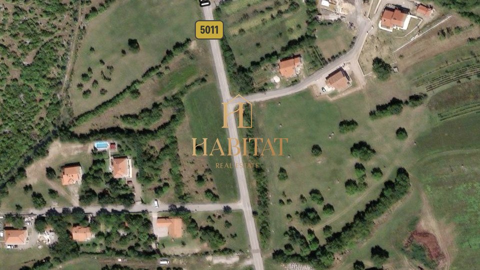 Istria, Buzet, Štupari, terreno edificabile 5726m2, strada asfaltata, vendita