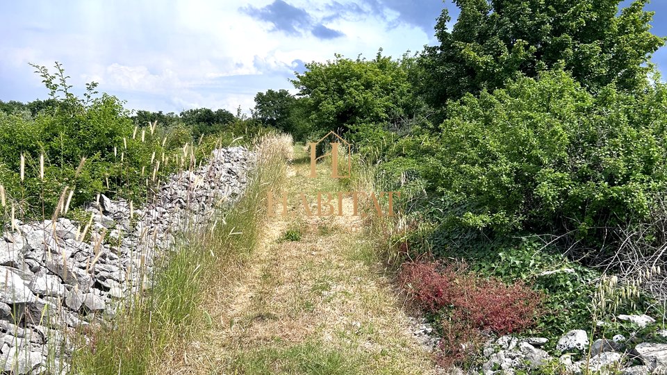 Istria, Dignano, terreno edificabile 12642m2, zona residenziale e commerciale, centro, vista