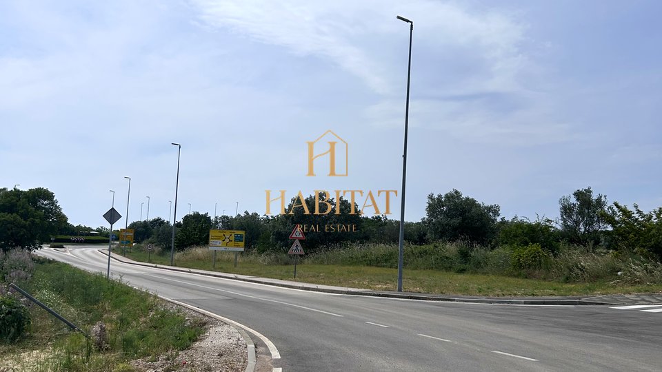 Istria, Dignano, terreno edificabile 12642m2, zona residenziale e commerciale, centro, vista