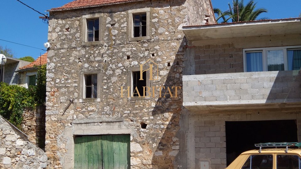 Dalmazia, Hvar, Dol Sv.Ana, casa con terreno edificabile 190m2, per adattamento