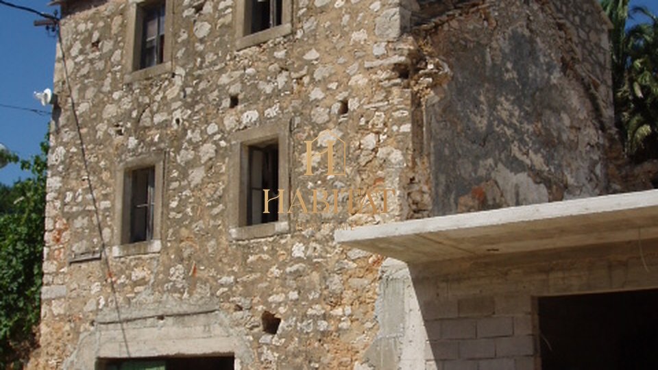 Dalmatia, Hvar, Dol Sv.Ana, house with building plot 190m2, for adaptation