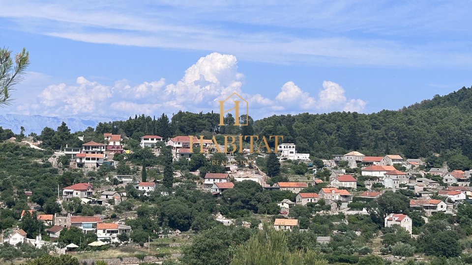 Dalmacija , Hvar , Dol Sv.Ana , ucrtana kuca 46m2 sa gradjevinskim zemljistem 650m2