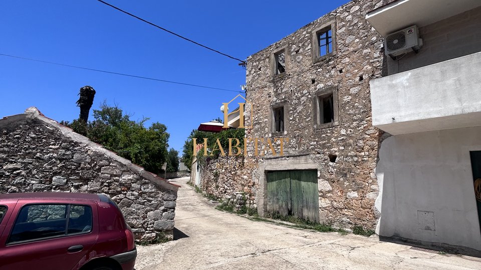 Dalmatia, Hvar, Dol Sv.Ana, house with building plot 190m2, for adaptation