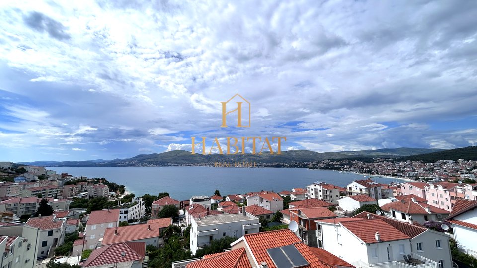 Dalmatia, Okrug Gornji, Penthouse 192m2, open sea view