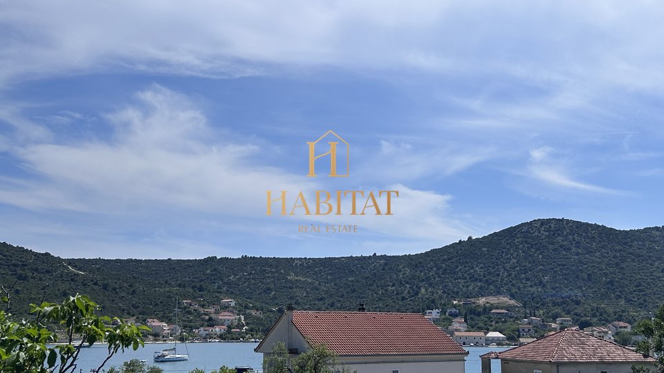 Dalmatia, Vinišće, building plot 1252m2, sea view from the first floor, excellent position, 80m from the sea