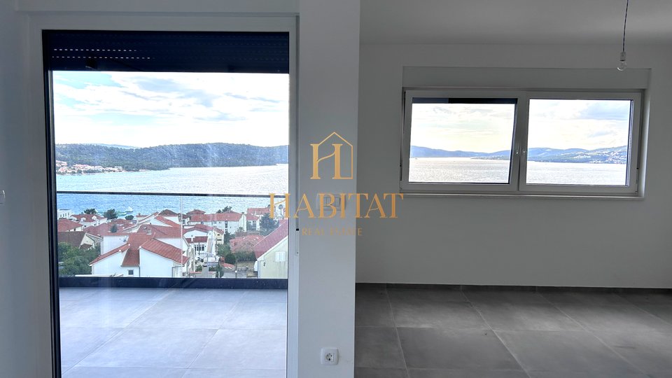 Dalmatien, Okrug Gornji, Penthouse 147m2, Panoramablick auf das Meer, Swimmingpool