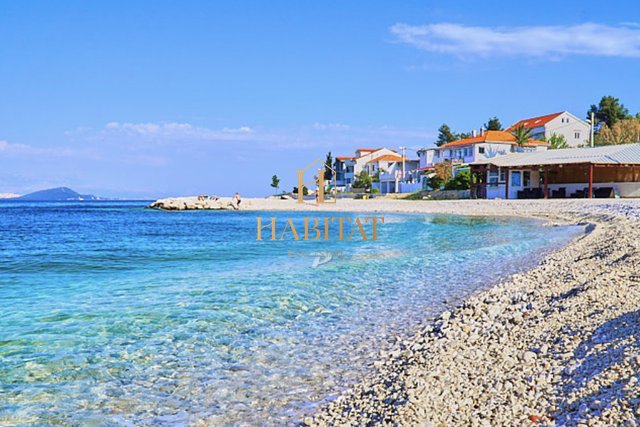 Dalmacija , Otok Čiovo , Arbanija , gradjevinska parcela 4218m2 sa dozvolama za 9 zgrada , pogled na more, 100m od mora ,