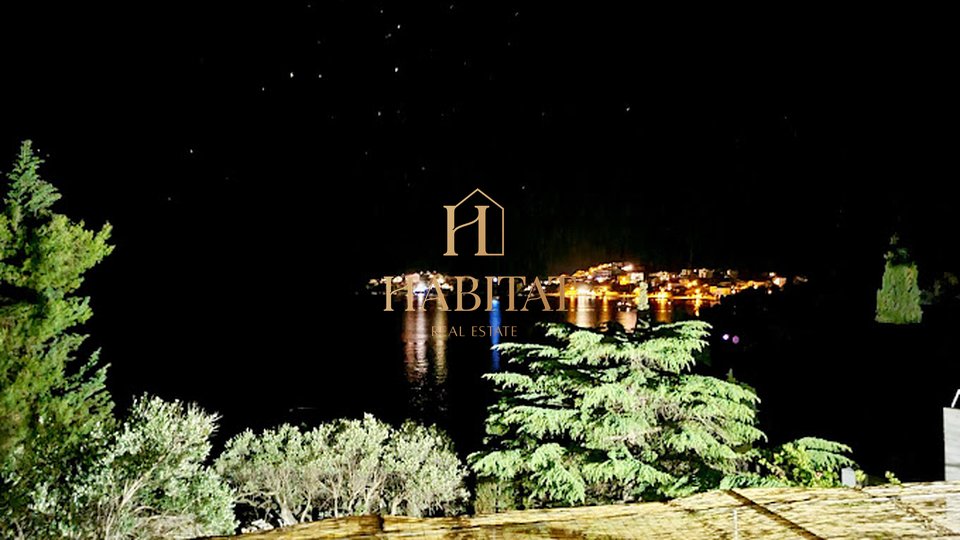 Dalmatia, Marina, Sevid, houses first row to the sea