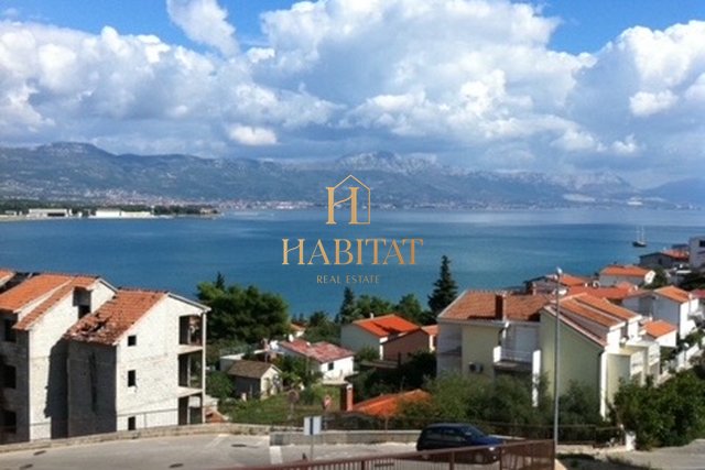 Dalmacija , Trogir , gradjevinska parcela 1027m2 , pogled na more , namjena stambeno i Vile
