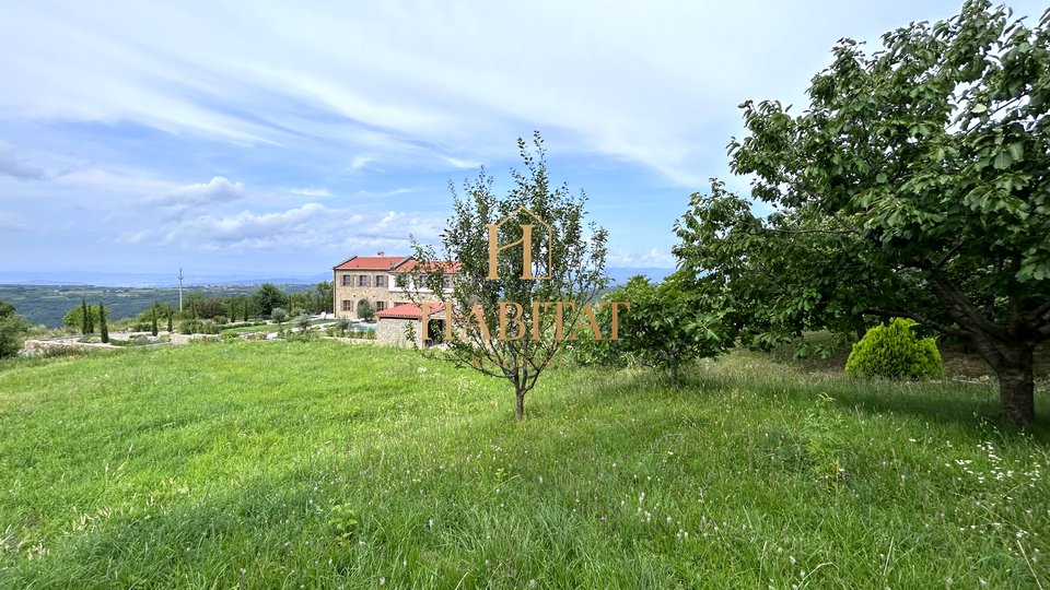 Istria, Kućibreg, Istrian house 350m2, building plot 1500m2, for renovation, open view, sea view