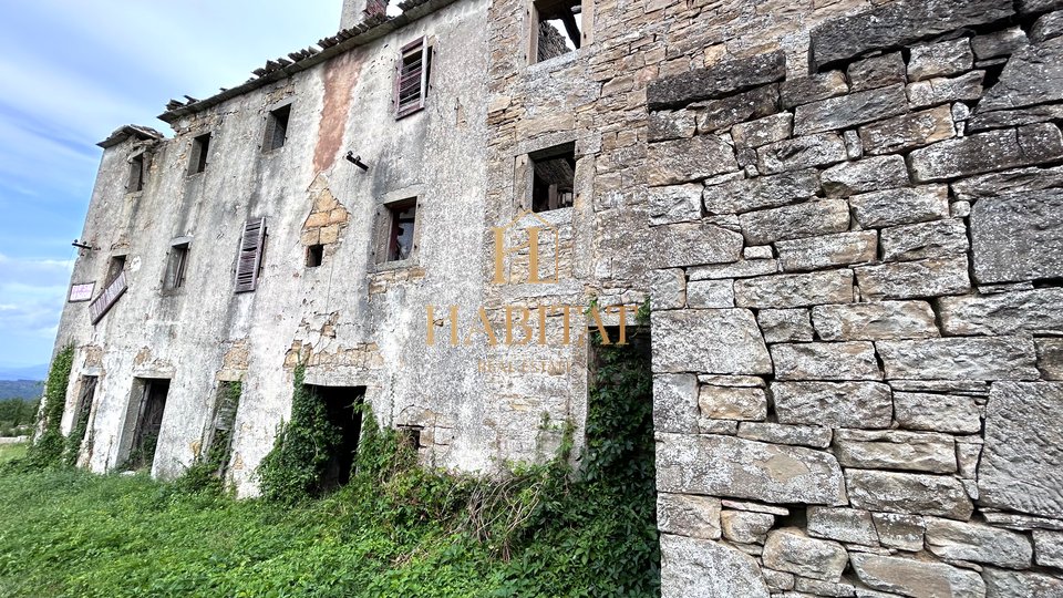 Istrien, Kućibreg, Istrisches Haus 350m2, Baugrundstück 1500m2, zur Renovierung, freie Sicht, Meerblick