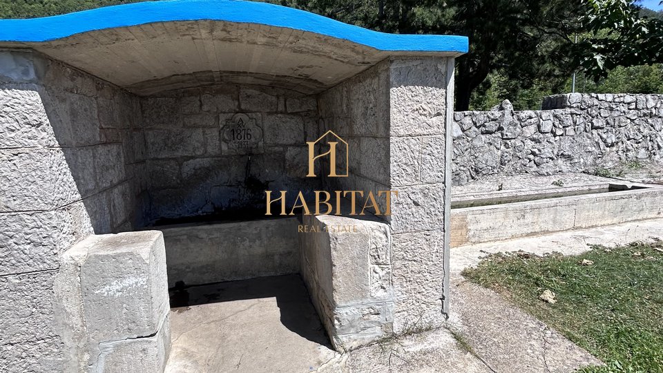 Istra , Selo Brest , kuca 200m2 , dvoriste 461m2 , za renovaciju