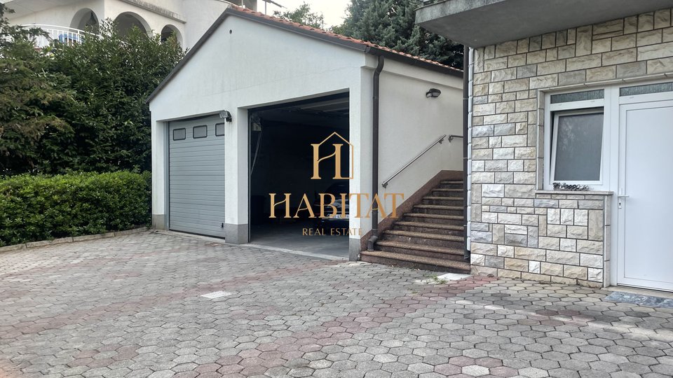 House, 300 m2, For Sale, Opatija - Pobri