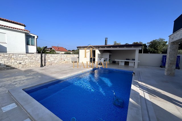 Istra , Savudrija , Villa 194m2 , bazen , pogled na more , okucnica