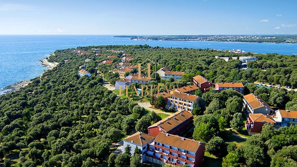 Istria, Poreč, surroundings - building plot in an excellent location, sea view