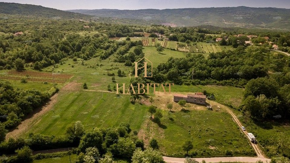 Istra, Kršan, hiša 300m2, zazidljiva parcela 4600m2, za obnovo, prodaja