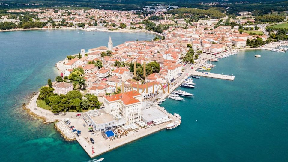 Istria, Porec, luxury apartment, 3 bedrooms, 3 bathrooms, courtyard, 2 parking spaces, sea view, basement
