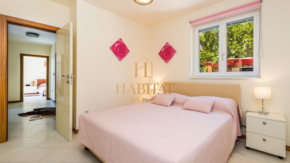 Apartment, 222 m2, For Rent, Opatija