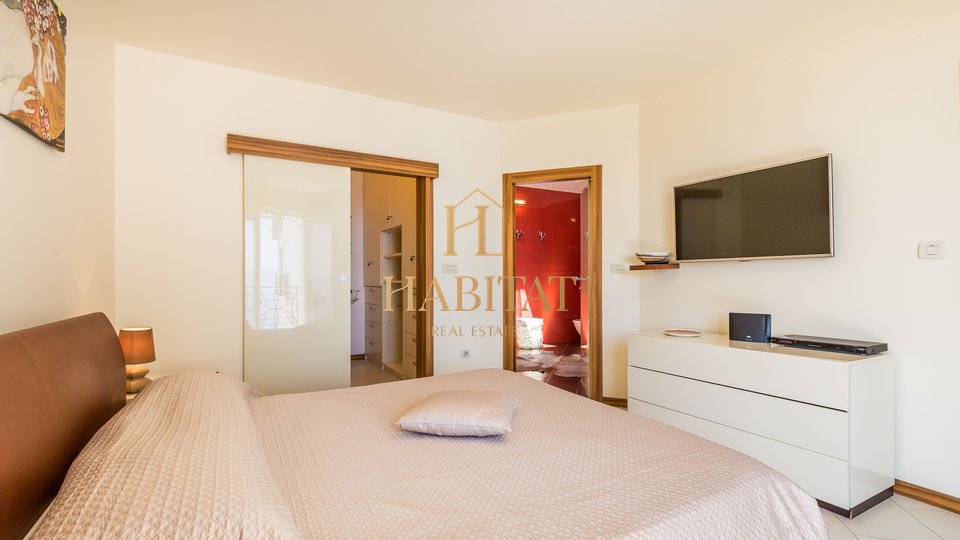 Apartment, 222 m2, For Rent, Opatija