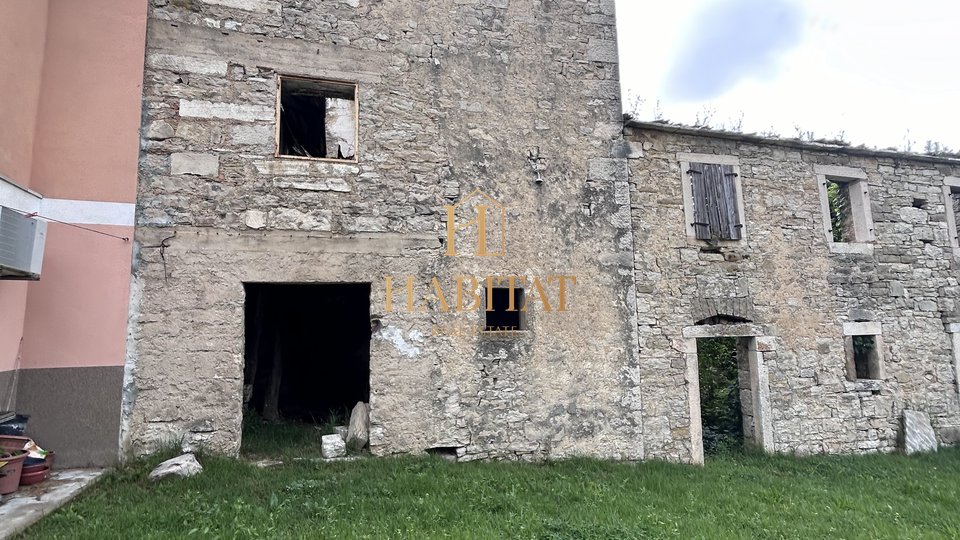 Istra, Krasica, zazidljiva parcela 500m2, hiša 107m2, za obnovo