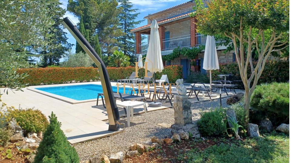 Istria, near Poreč, house 550m2, swimming pool, vineyard, 10 bedrooms